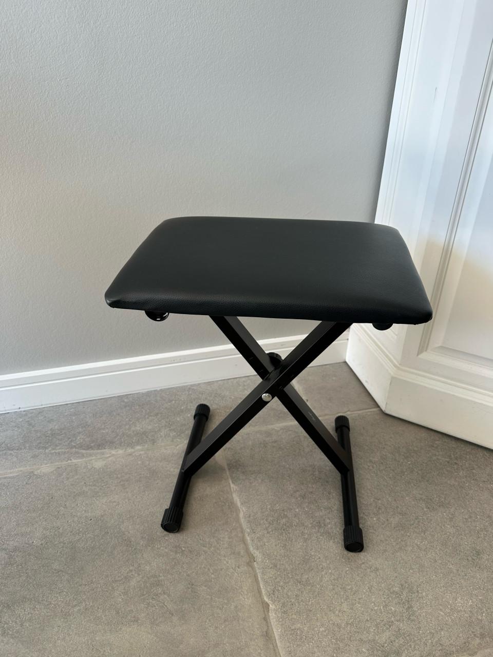 Pianokruk zwart met gevoerde zitting