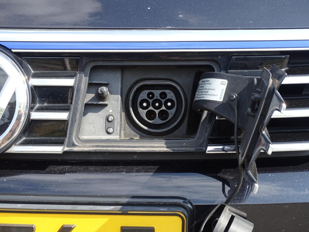 Volkswagen Passat variant 1.4 tsi gte connected series plus | pano | trekha