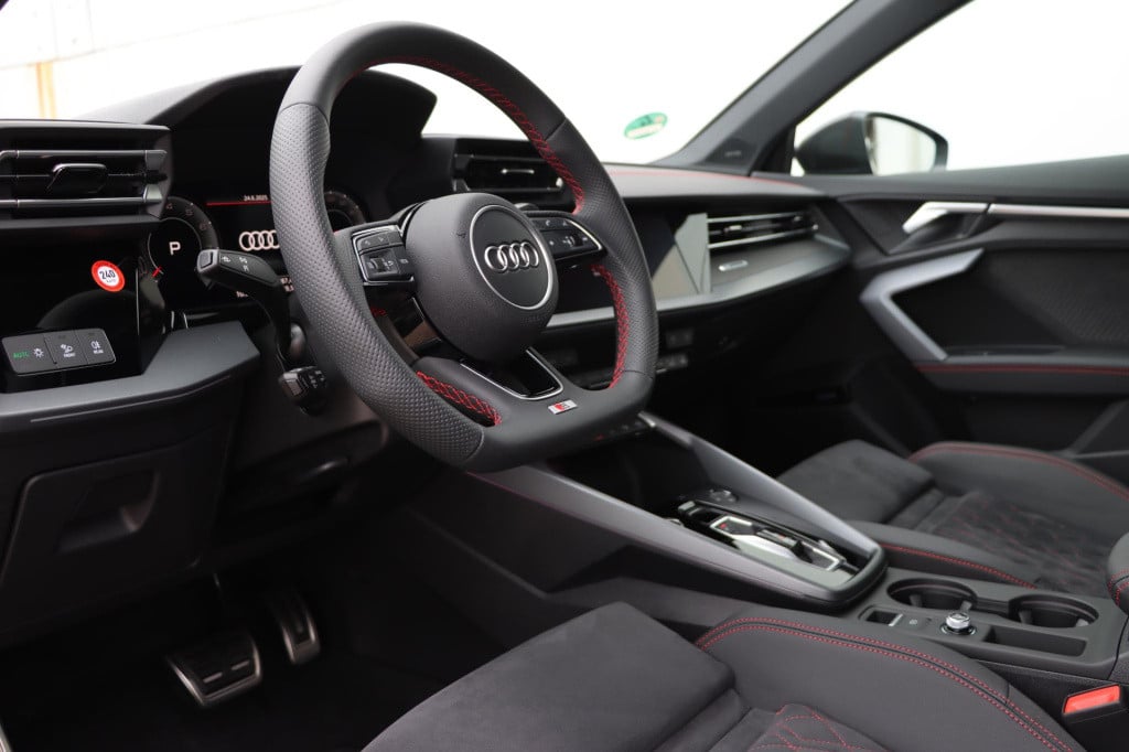 Audi A3 sportback 35 tsi s edition 150pk s-tronic | full options!