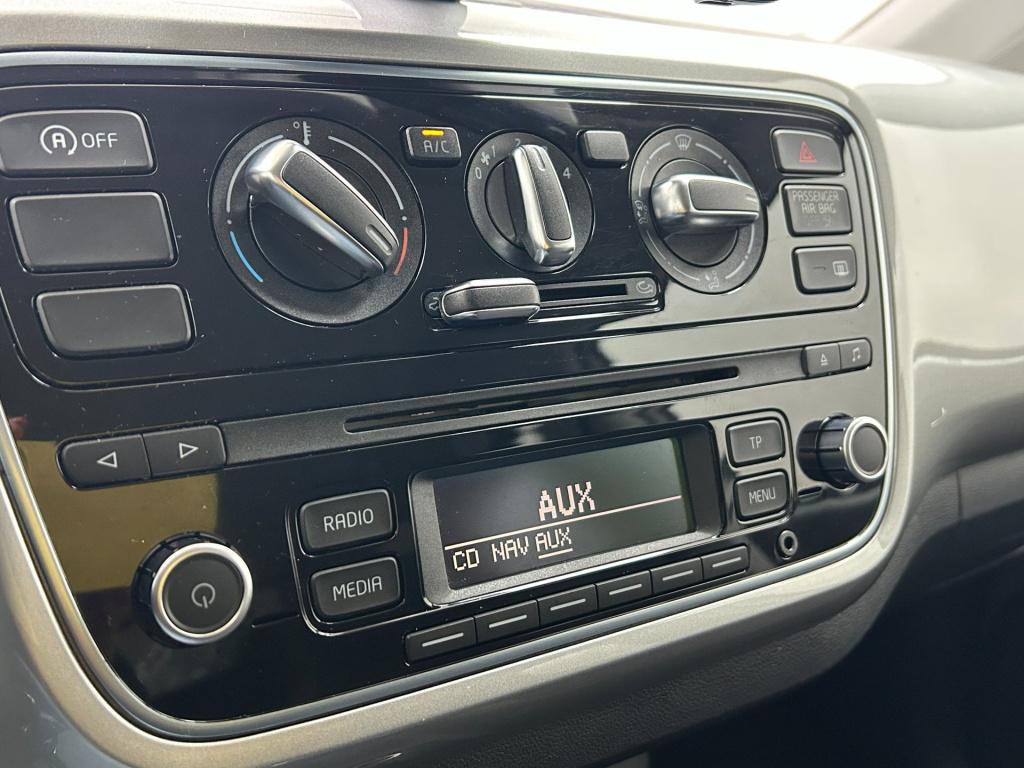 Volkswagen UP! occasion 1.0 high up! bluemotion | grijs | tweedehands volks