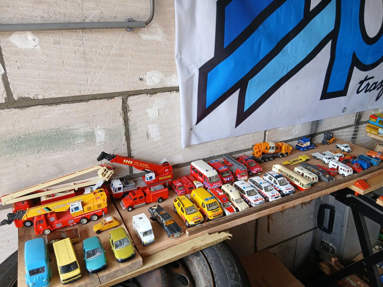 Te koop garage/schuurverkoop allerlei spulletjes koopje in een koop