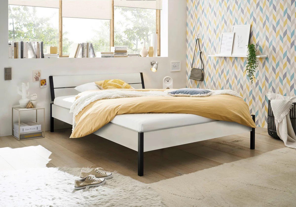 Bed 120 of 140 x 200 cm met bodem en comfort matras