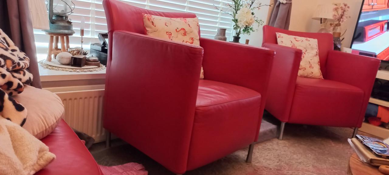 2 Rode leren stoelen te koop