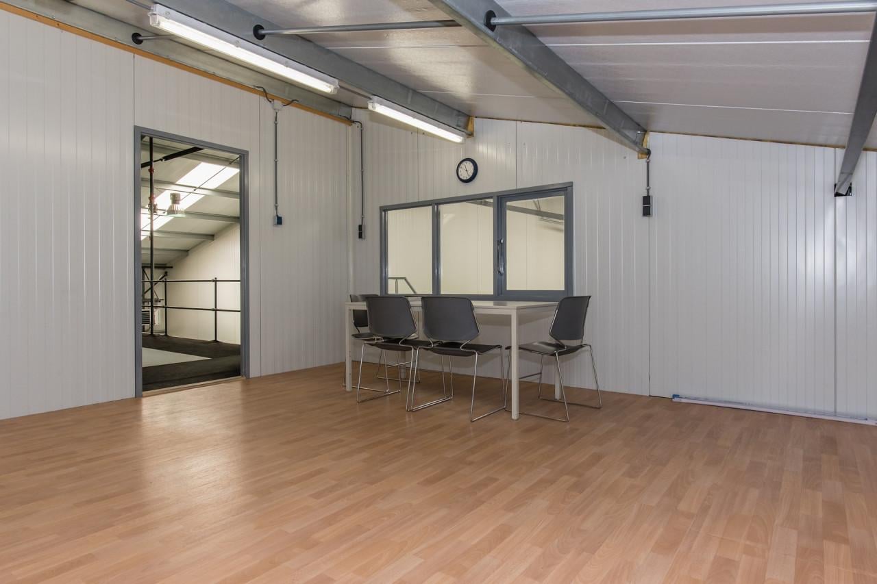 TE HUUR: Ruime loods - 200m2 - Bedrijventerrein Cruijckelcreke