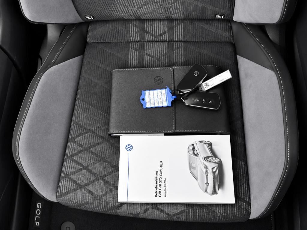 Volkswagen Golf 1.5 etsi r-line business | automaat | panoramadak | 19 inch
