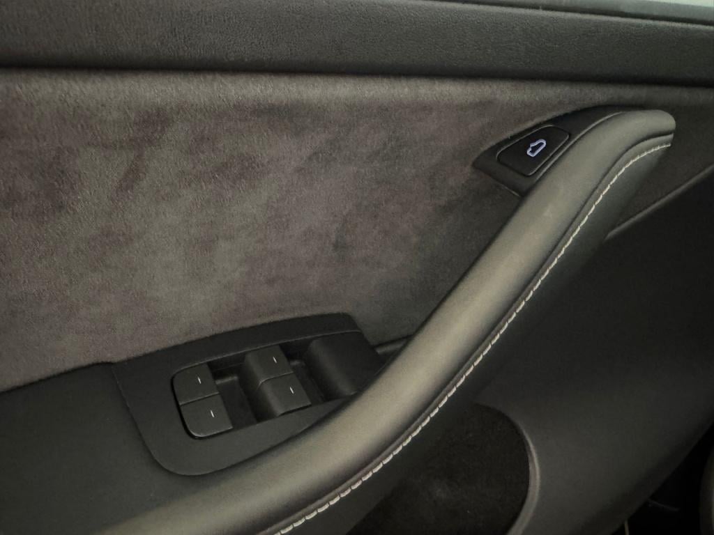 Tesla Model Y long range awd 75 kwh