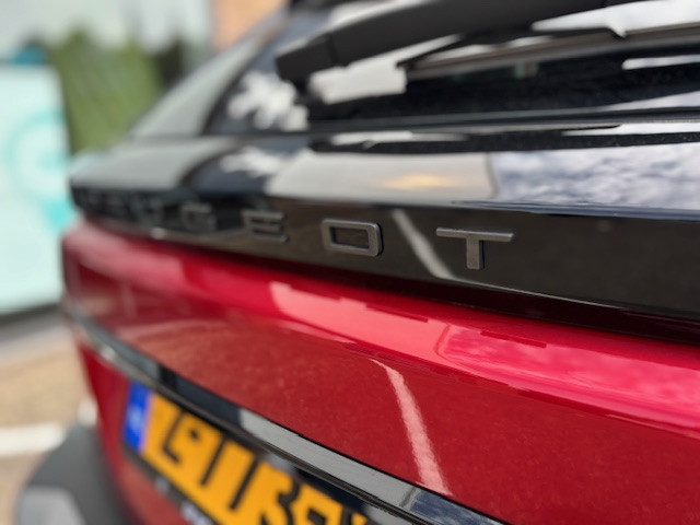 Peugeot 2008 allure 1.2 pt-100pk navigatie | apple carplay & android auto |