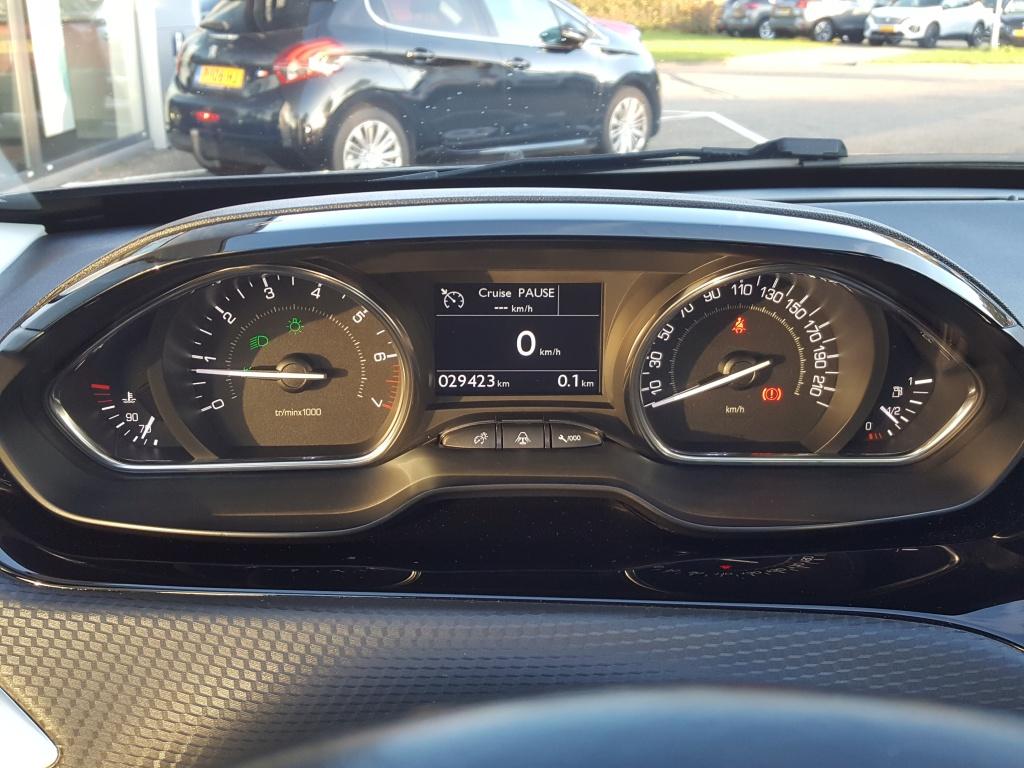 Peugeot 2008 1.2 puretech 110pk allure trekhaak | apple carplay & android a