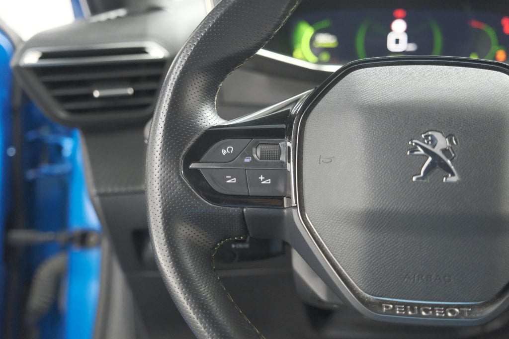 Peugeot 208 puretech 100 gt | camera | dodehoekdetectie | apple carplay | s