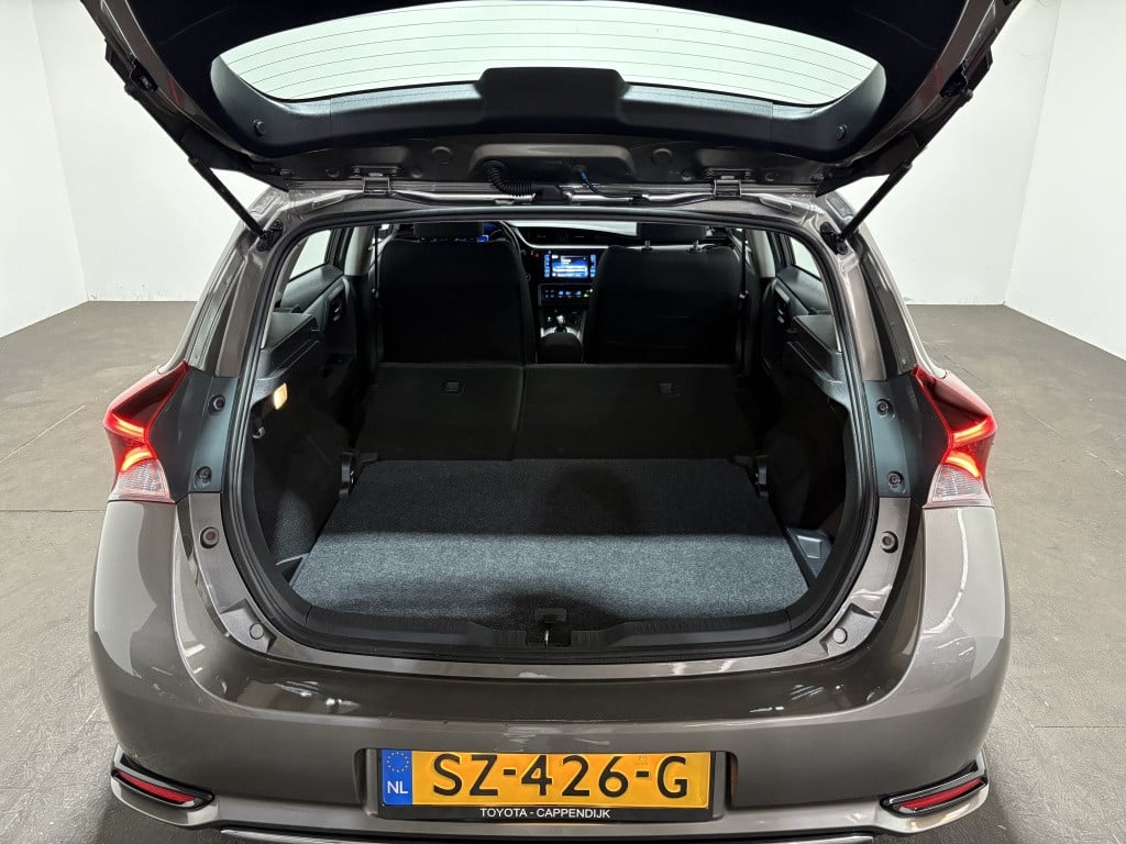 Toyota Auris 1.8 hybrid energy.