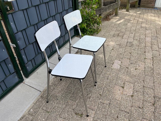2 stoeltjes met formica