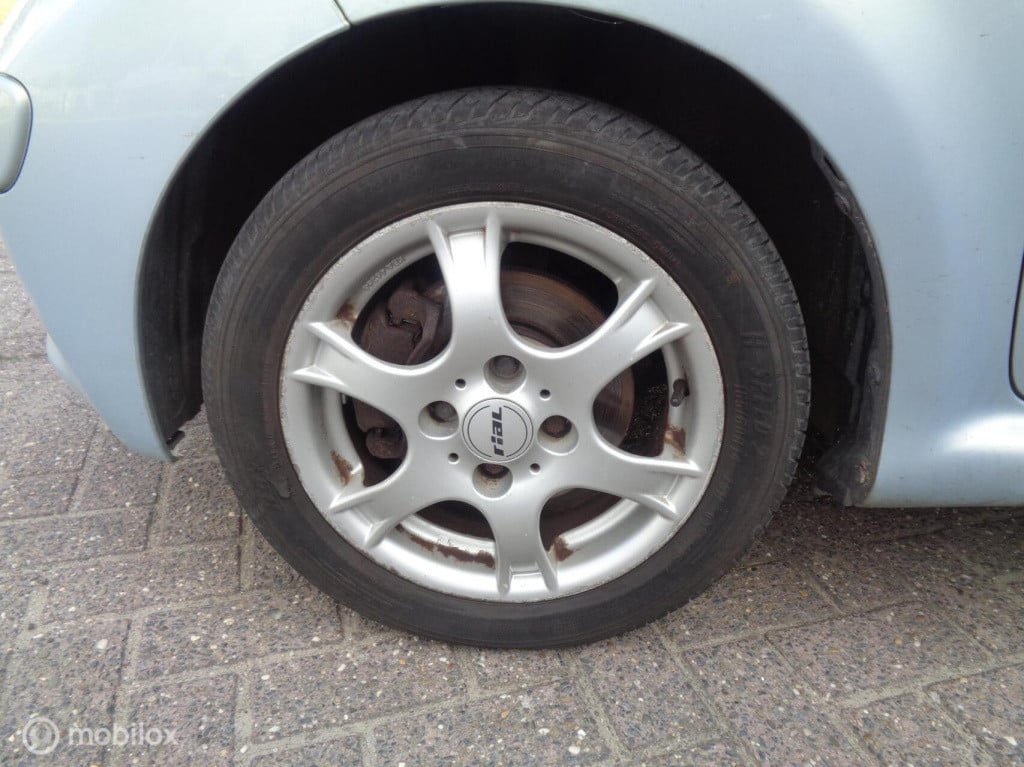 Toyota Aygo 1.0-12v + stuurbekr.lm velgen nieuwe apk mee neemprijs