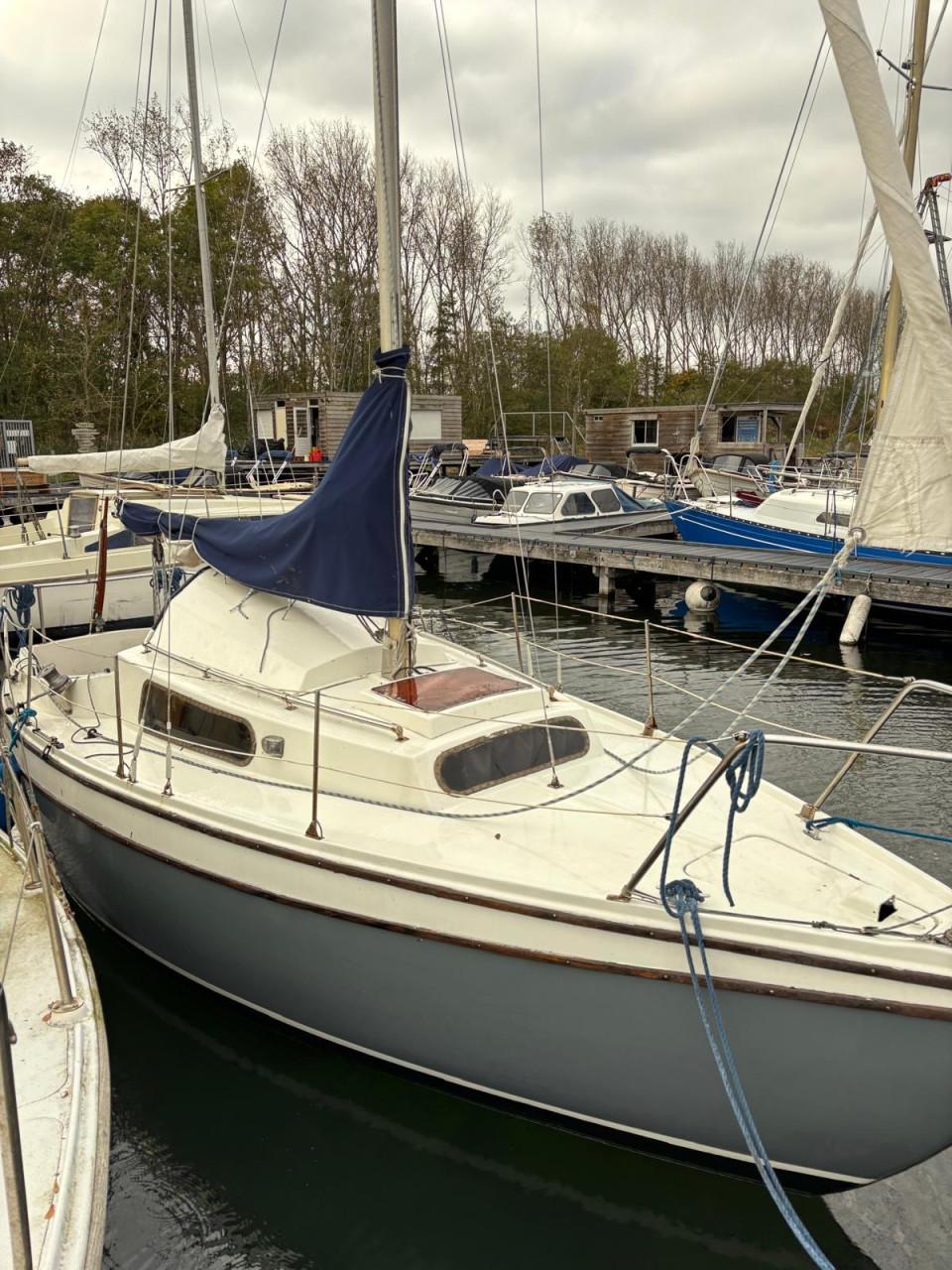 Kievit 680 kajuitzeilboot