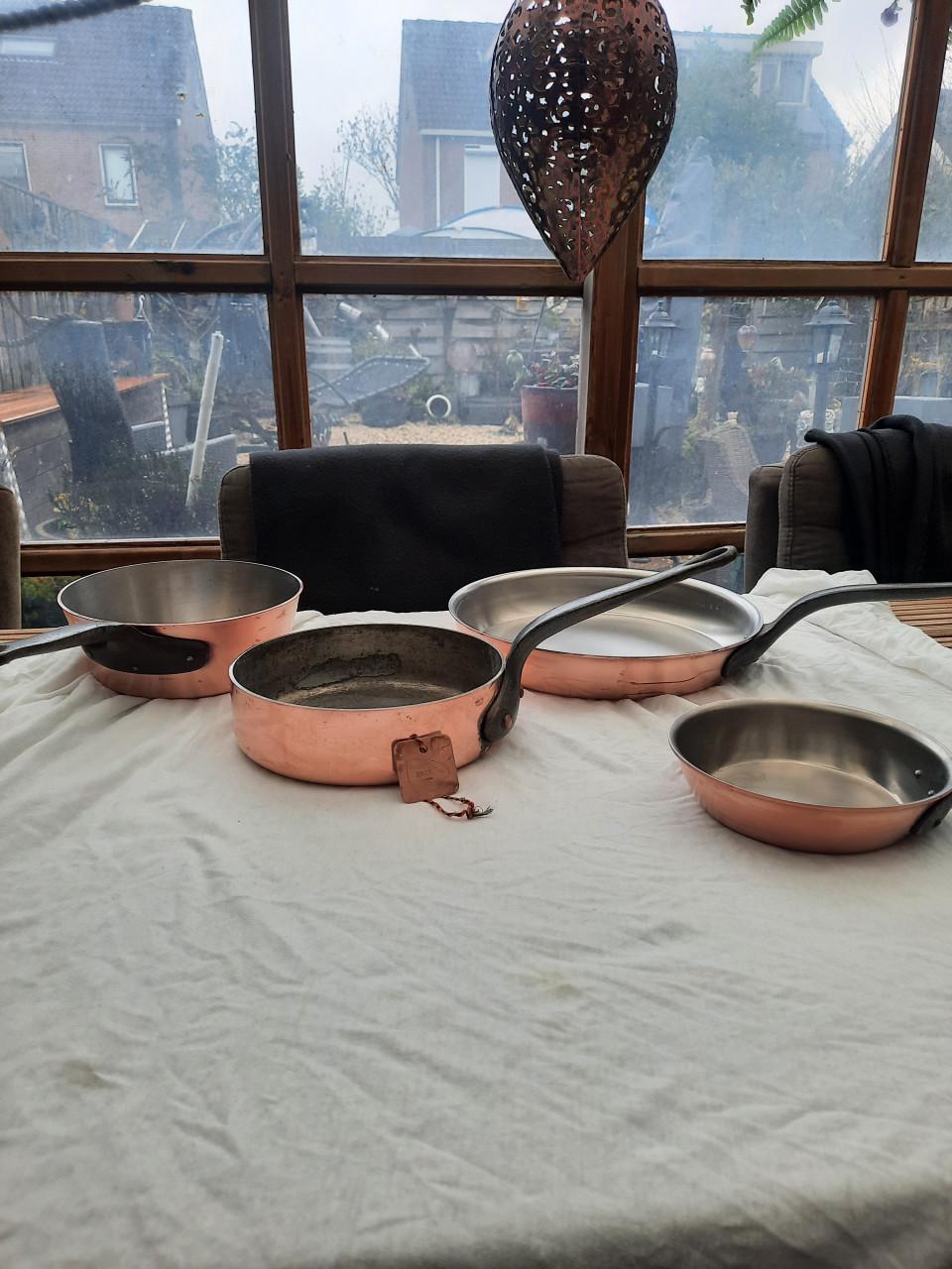 Te koop koperen pannen