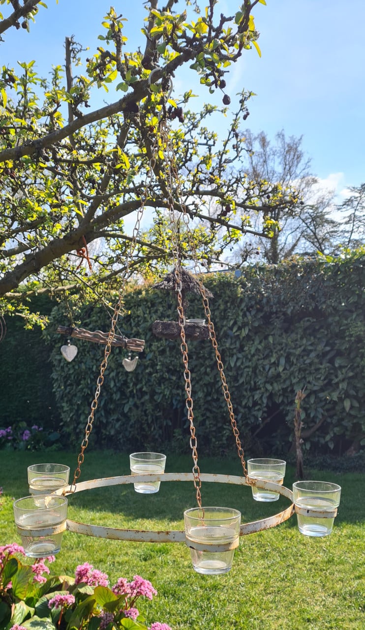 Leuke brocante witte hang kandelaar voor 6 waxinelichtjes