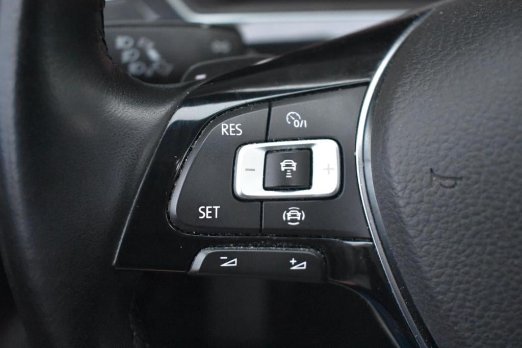 Volkswagen Tiguan 1.5 tsi act r-line | trekhaak | camera | dealer onderhoud