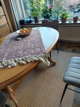 Ovale tafels: 1 salon tafel en 1 eettafel