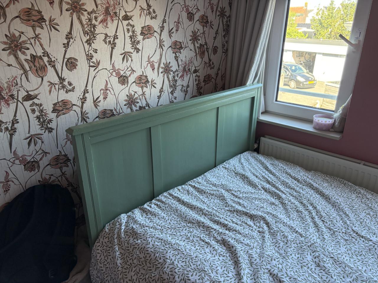 “Antiek” bed (twijfelaar)