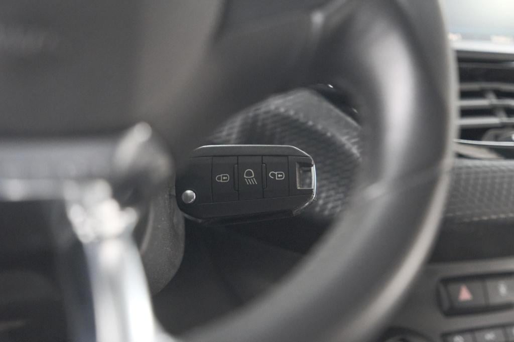 Peugeot 208 puretech 82 signature | apple carplay | parkeersensoren | navig