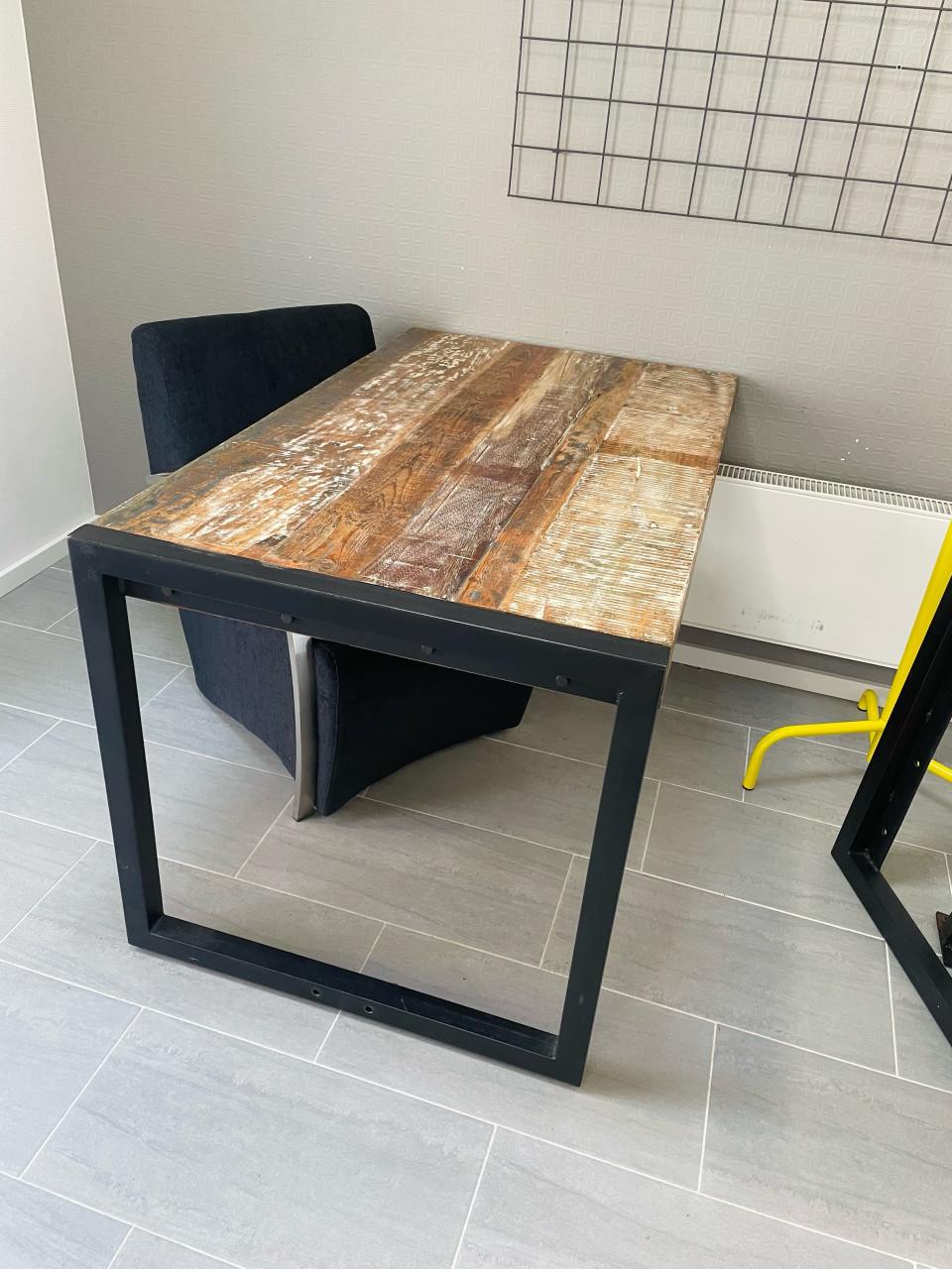 Mooie robuuste industriële Eettafel