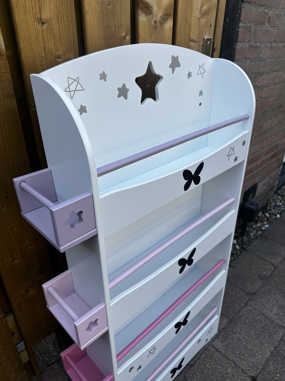 Boekenkastje voor op meidenkamer