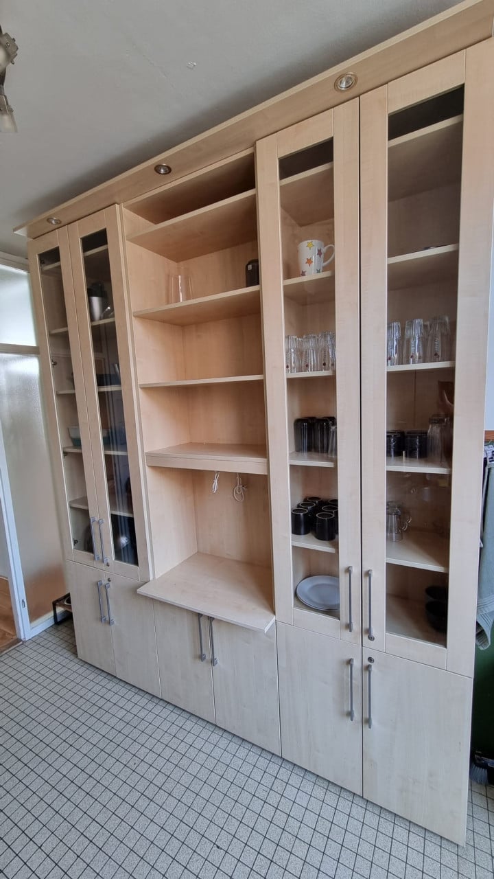 Buffetkast met sloten en verlichting
