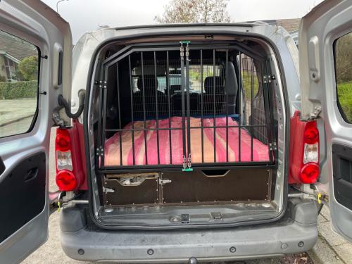 Honden rek met lades peugeot partner 2009