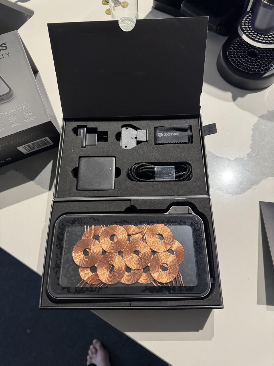 Te koop ZENS draadloze oplader voor Apple en Samsung