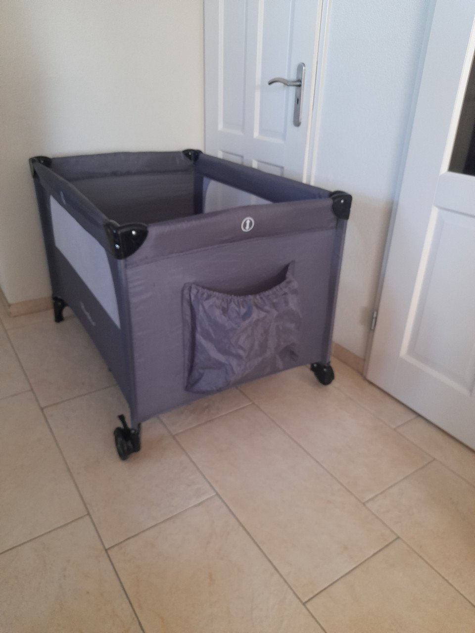 Bambino camping bedje met verhoger (in goede nette staat )