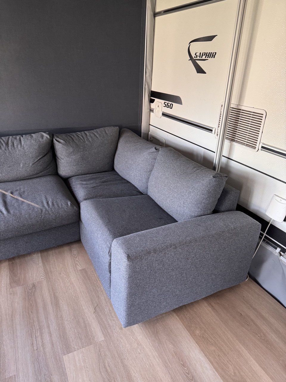 Bank tafel en stoelen