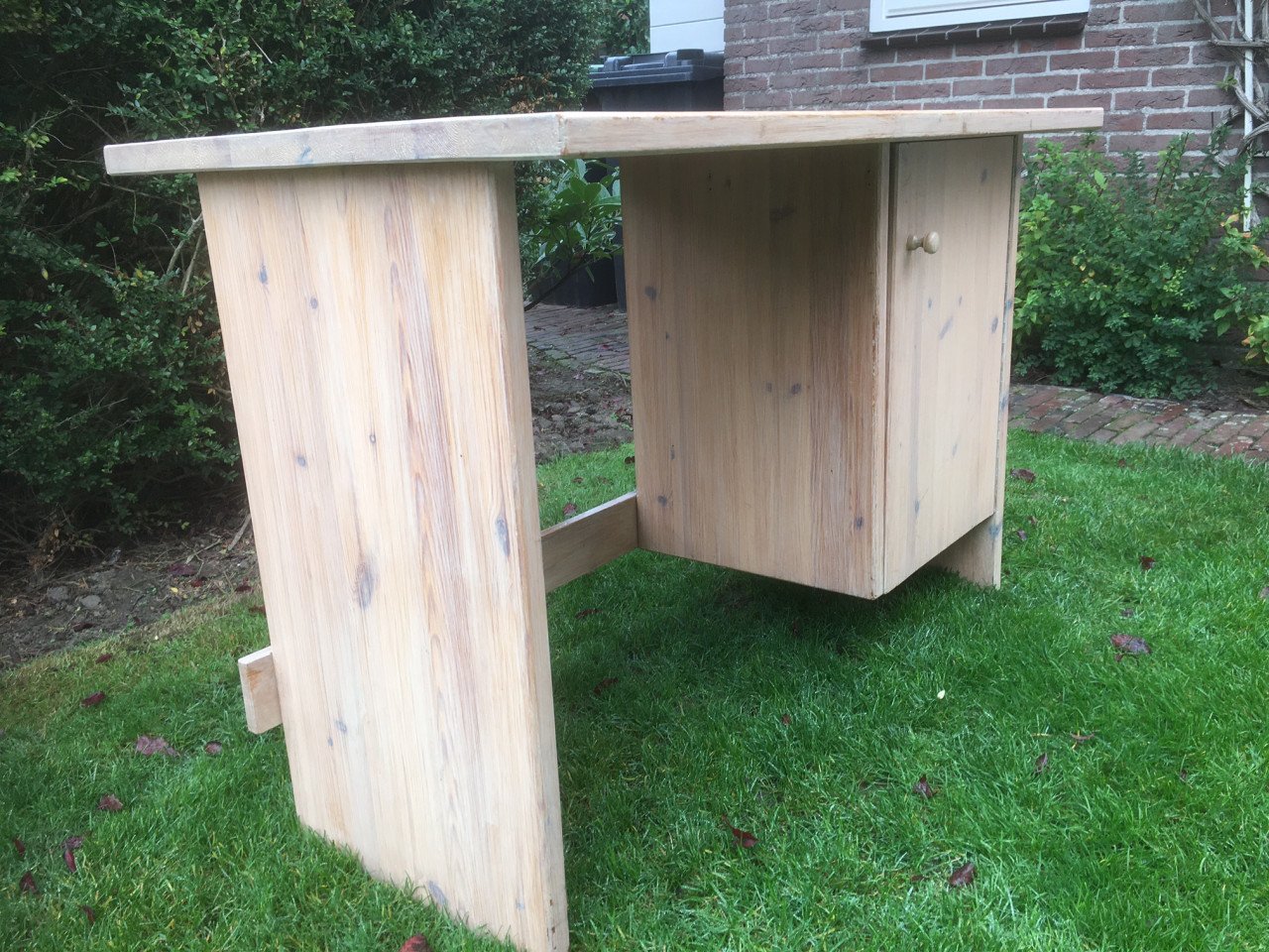 Bureau, van massief grenen