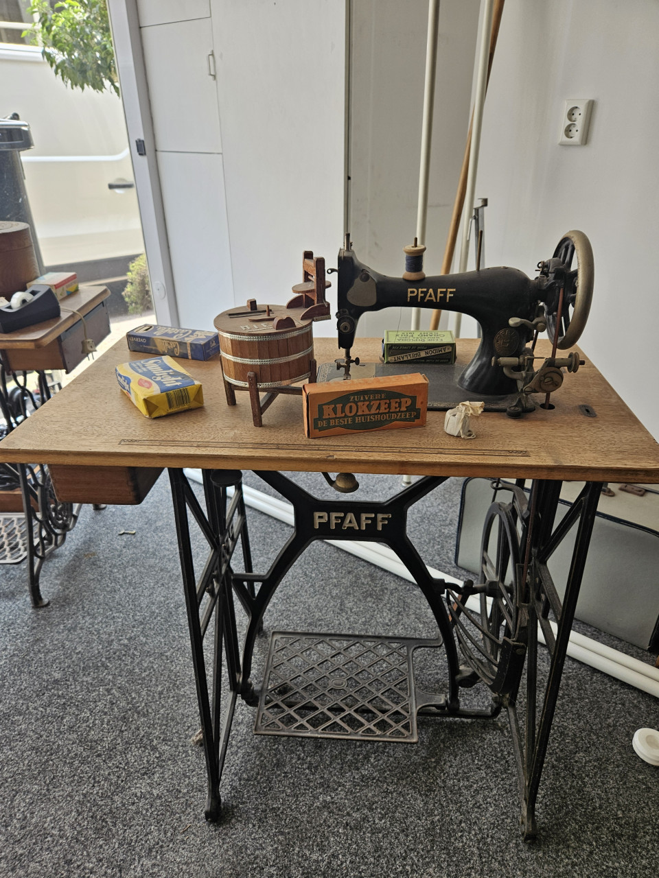 Te koop antieke naaimachines