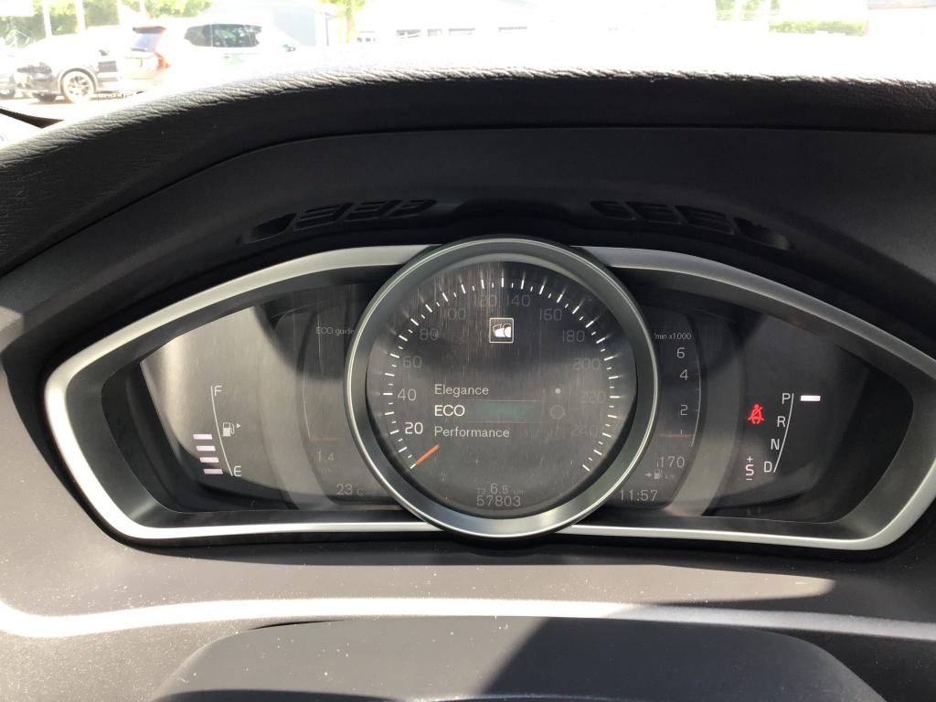 Volvo V40 t3 153pk aut6 polar+ sport| panodak| camera| trekhgaak| h&k soun