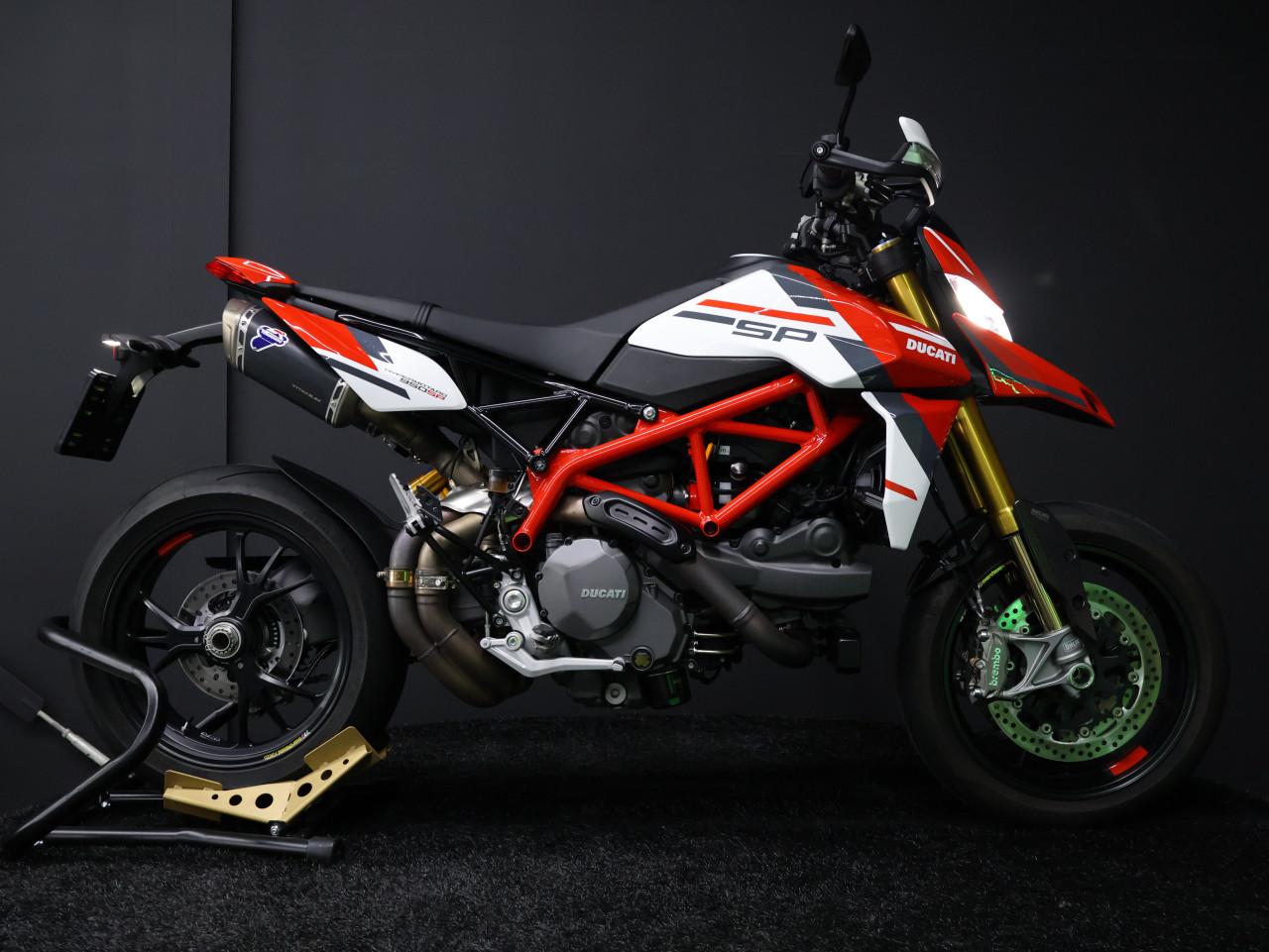 HYPERMOTARD 950 SP | Termignoni | Carbon