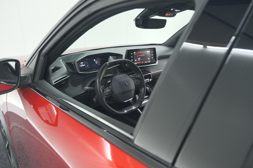 Peugeot 2008 puretech 130 gt-line | trekhaak | camera | apple carplay | par