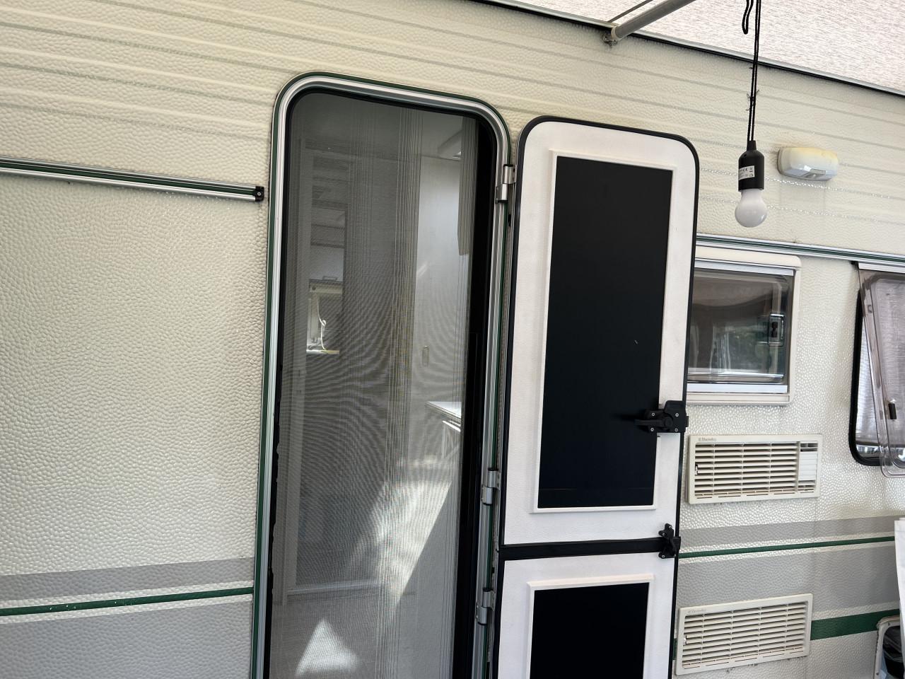 Prachtige complete Chateau Chiara caravan