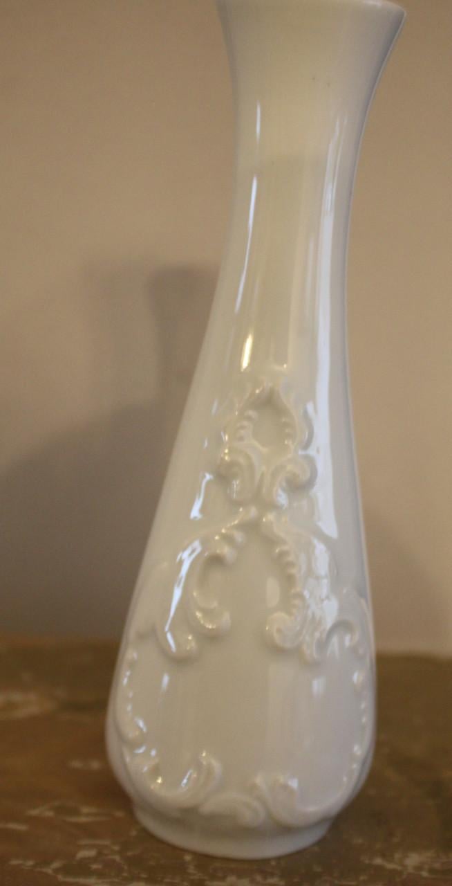 Witte vaas met bewerking