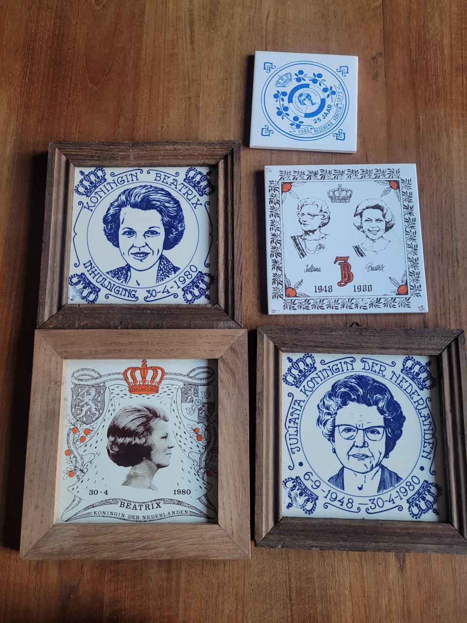 Tegeltjes Koningin Juliana en Beatrix