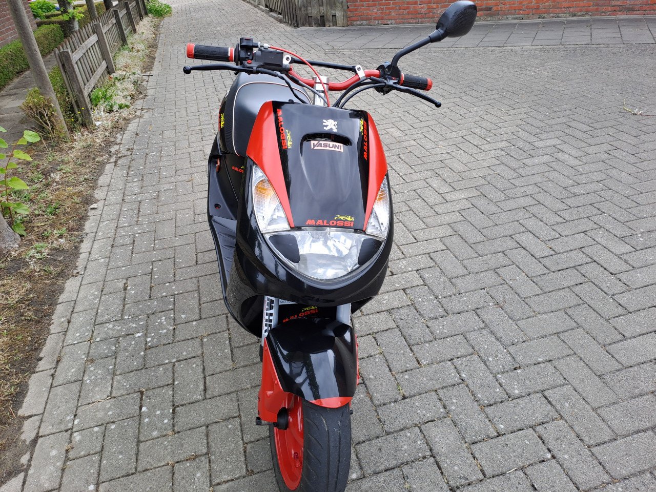 Te koop stoere peugeot vivacity met geel kenteken