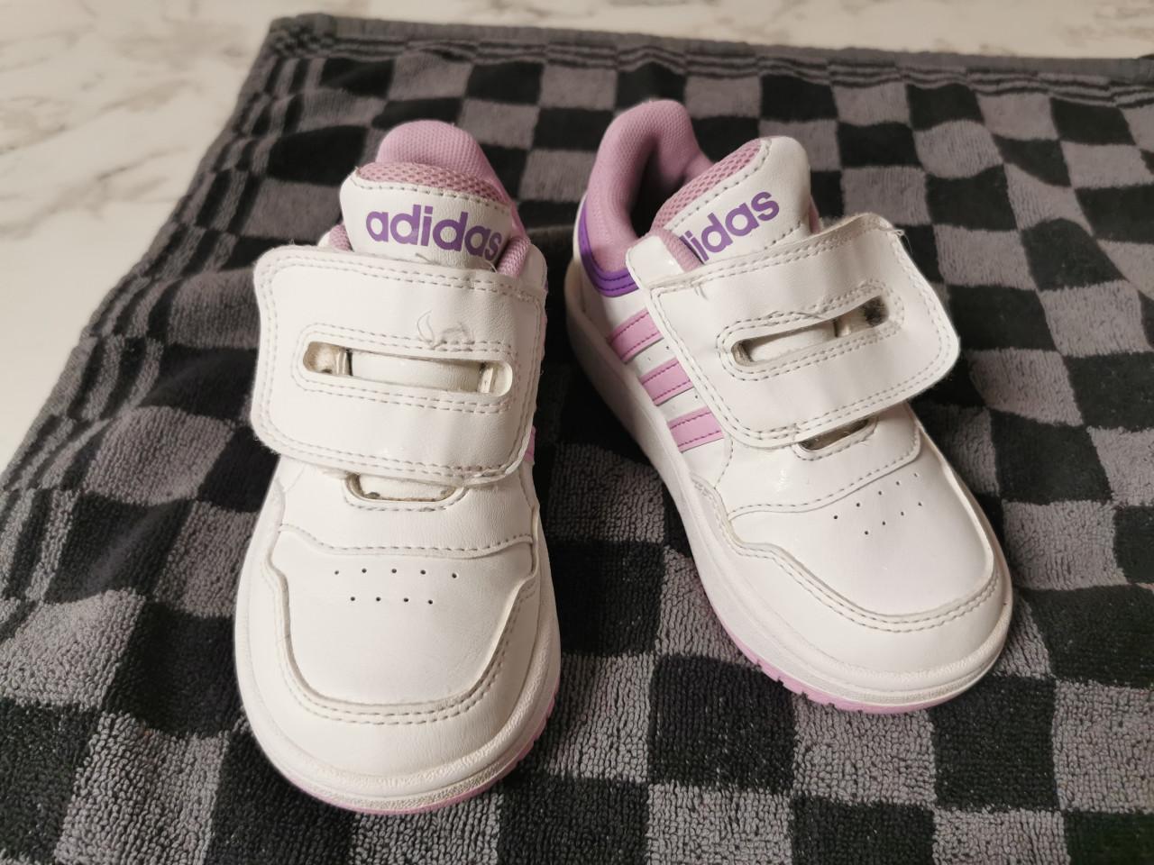 Unicorn laarsjes en adidas sneakers met klittenband mt 24