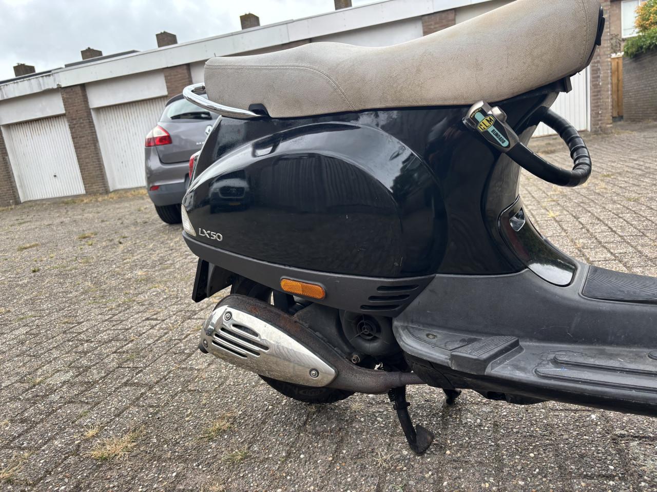 Scooter Vespa LX50 zwart 4-takt