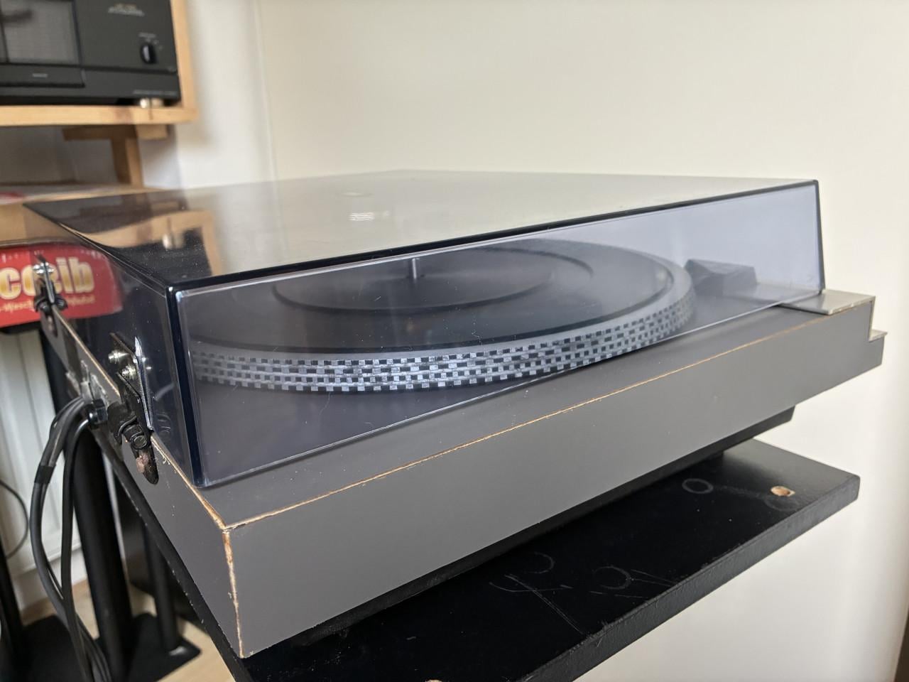 Mitsubishi DP-84DA platenspeler.