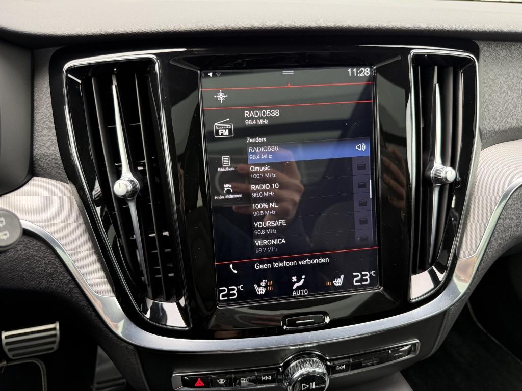 Volvo V60 t6 340pk recharge r-design| panodak| b&w sound| adap.cruise| tre