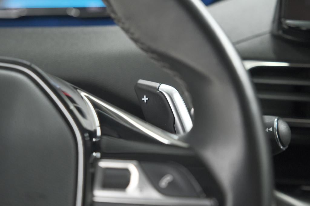 Peugeot 3008 puretech 130 eat8 allure | camera | stoelverwarming | apple ca