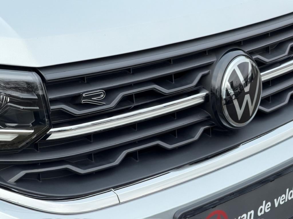 Volkswagen T-cross 1.5 tsi 150pk dsg r-line | camera | trekhaak | navi | iq