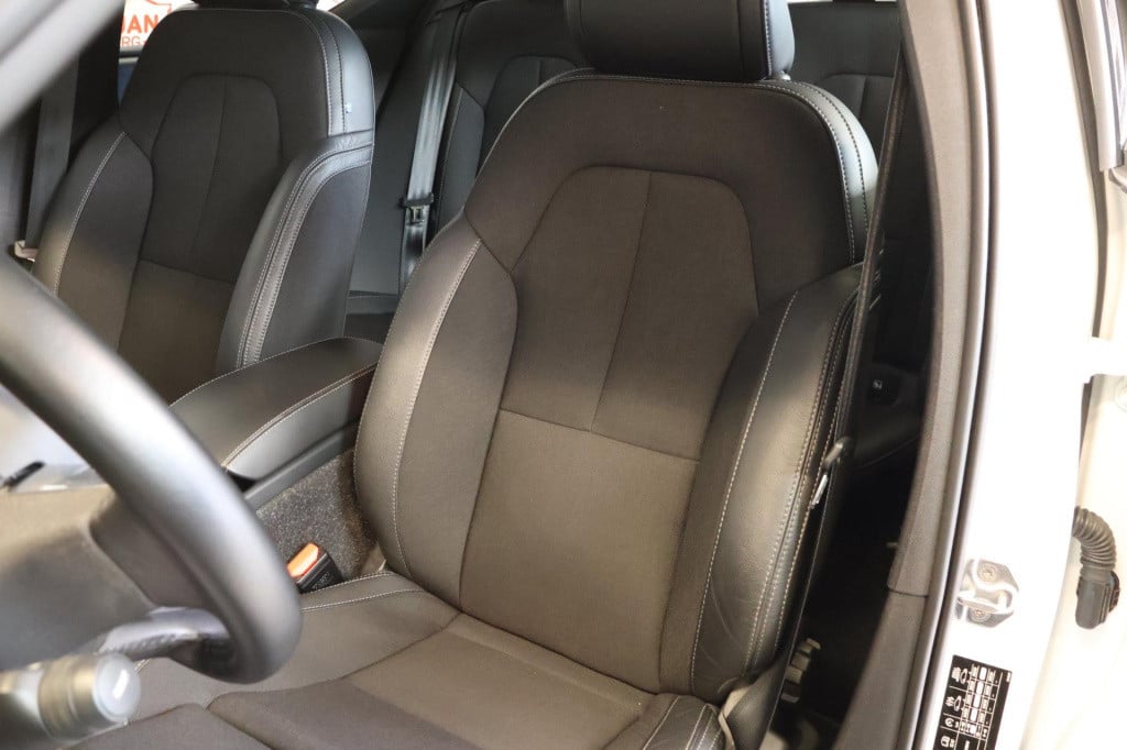Volvo XC40 1.5 t5 twin engine momentum pro nl auto, trekhaak, el koffer,