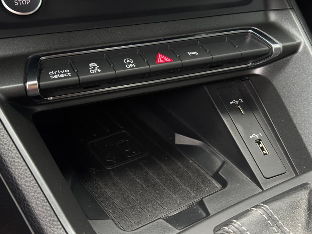 Audi Q3 35 tfsi 3x s-line * keyless * matrix led * carplay