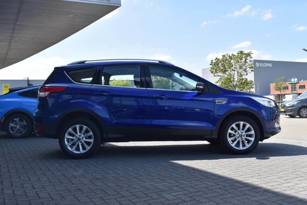 Ford Kuga 1.5 titanium | volledig dealer onderhouden | trekhaak | 1800kg tr