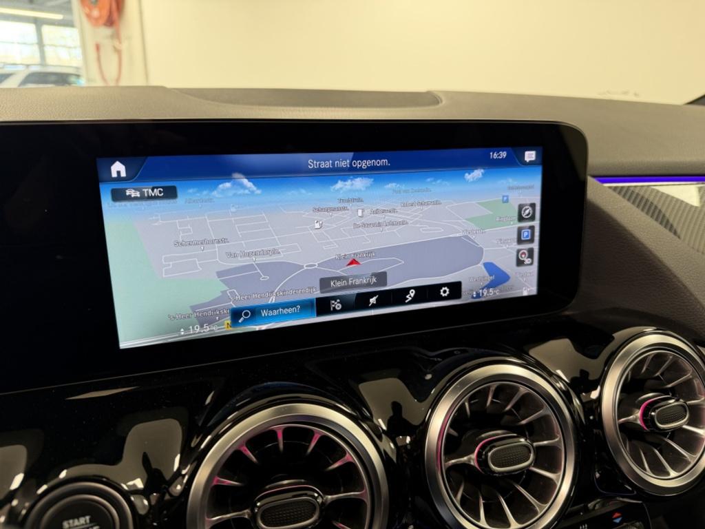 Mercedes-Benz Gla-klasse 250 e amg line | trekhaak | panoramadak | memory |