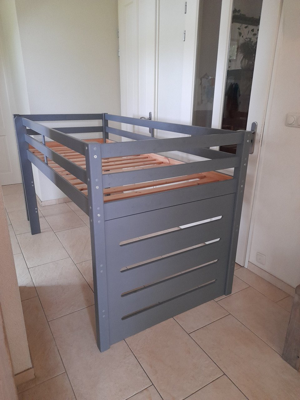 Hoogslaper 90 x 200 (in goede nette staat )